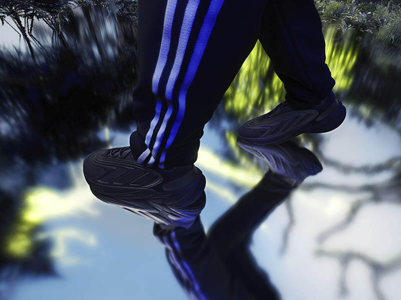 عبّر عن هويتك مع حذاء Oznova الرياضي من adidas Originals